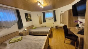 2 bedrooms, iron/ironing board, travel cot, free WiFi