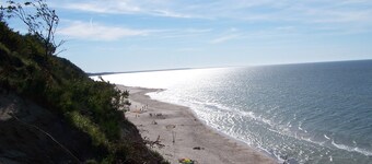 Familievennlig, grønt område, grillplass, omgitt av beiteområder, naturpark 