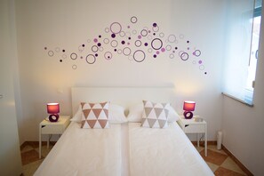 WiFi, bed sheets - SPECIAL OFFER! Studio APARTMENT with VERANDA (Kaštel Stari)