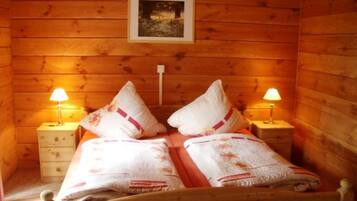 2 Schlafzimmer, Reisekinderbett, kostenloses WLAN, Bettwäsche