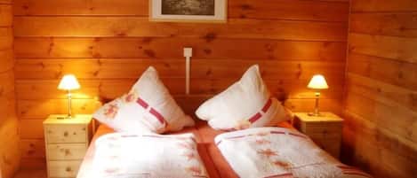 2 dormitorios, cuna de viaje, wifi gratis y ropa de cama