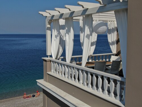 Villa Dolphin. Luxury Villa on the Beach