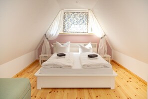 2 bedrooms, free WiFi, wheelchair access - Modern fin cabin by the lake - lovingly furnished (Lohmen)