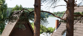 Modern fin cabin by the lake - lovingly furnished