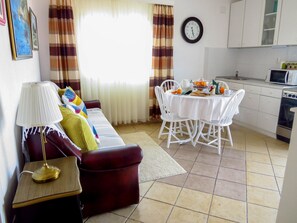 Interior - Unique 50 sqm apartment with direct sea view (Trogir)