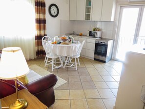 Dining - Unique 50 sqm apartment with direct sea view (Trogir)