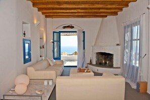 Interior - 4 bedroom luxury villa with pool and amazing sea views (Paros)