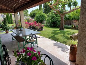 Outdoor dining - House / Villa - Tarascon (Saint-Étienne-Du-Grès)