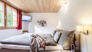 2 Schlafzimmer, Schreibtisch, Bügeleisen/Bügelbrett, Reisekinderbett