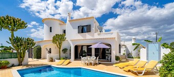 3-Bed Carvoeiro Villa with Heated Pool, Roof Terrace & Walk to Beach