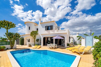 3-Bed Carvoeiro Villa with Heated Pool, Roof Terrace & Walk to Beach