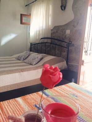 1 camera, una cassaforte in camera, Wi-Fi, lenzuola