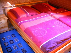 1 bedroom, bed sheets