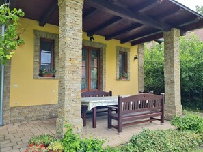 Outdoor dining - Modern furnished, air-conditioned, exclusive holiday home. (Gárdony)