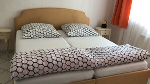 1 chambre, fer et planche à repasser, lit parapluie, Wi-Fi gratuit