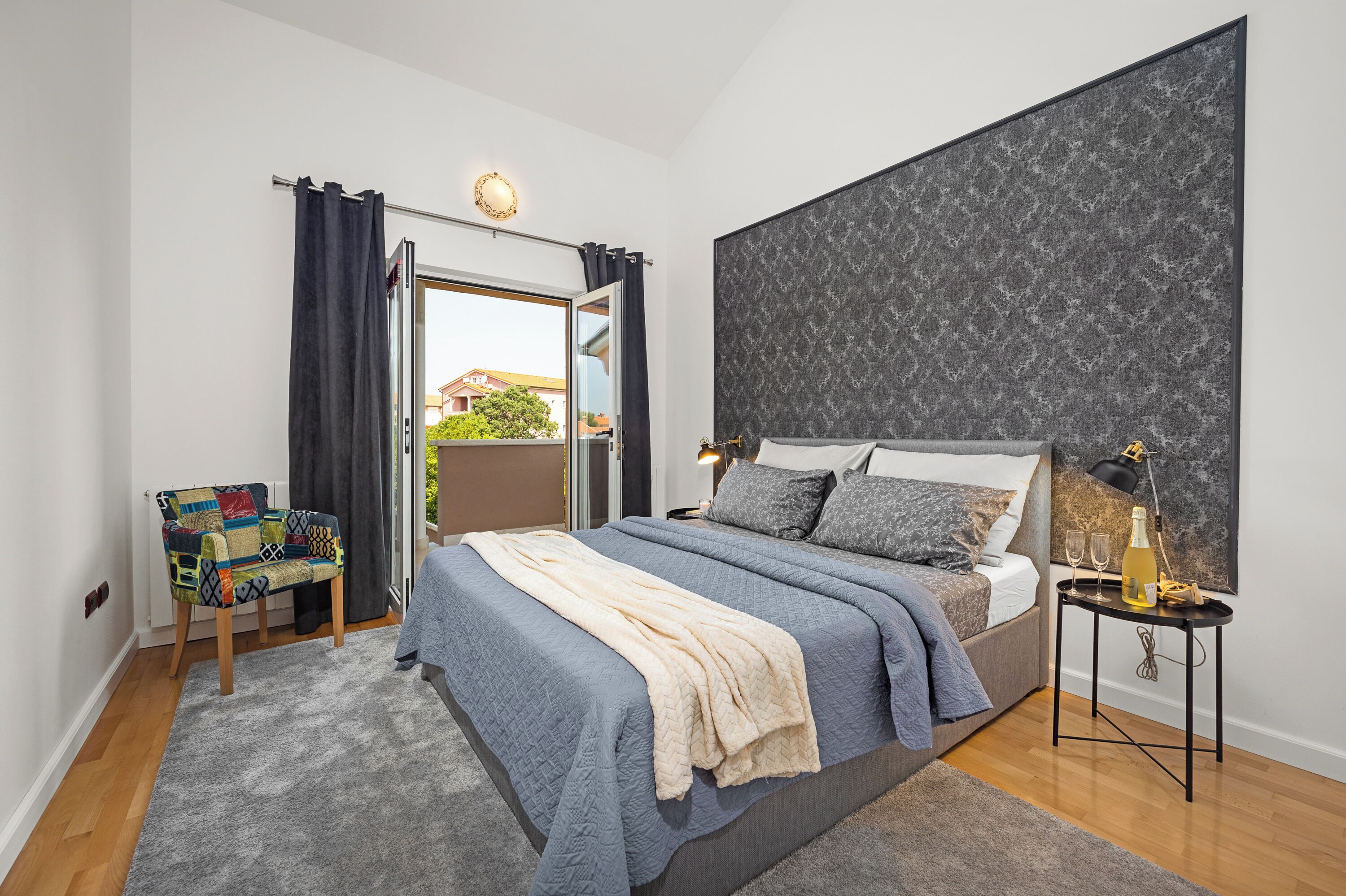 5 Schlafzimmer, Schreibtisch, Bügeleisen/Bügelbrett, Reisekinderbett