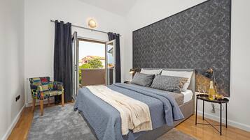 5 Schlafzimmer, Schreibtisch, Bügeleisen/Bügelbrett, Reisekinderbett
