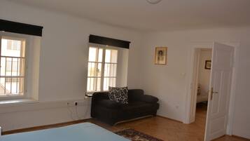 2 bedrooms, Internet, bed sheets