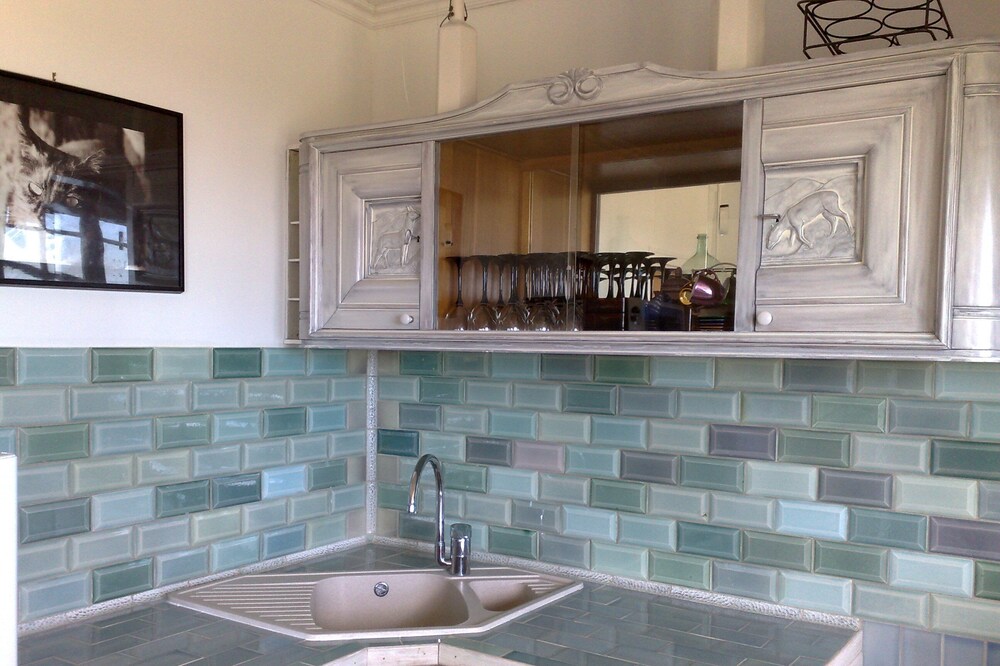 Appart 4 * sea view and private garden (GR34 at 800m)