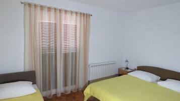 2 bedrooms, iron/ironing board, Internet, bed sheets