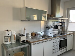 Kühlschrank, Ofen, Herdplatte, Geschirrspüler