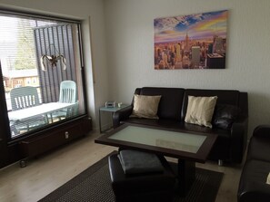 Fernseher, DVD-Player, Stereoanlage