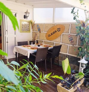 Outdoor dining - Casa Sarita - Stylish feel-good oasis with boho terrace & sea view (Chayofa)