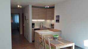 Kühlschrank, Herdplatte, Geschirrspüler