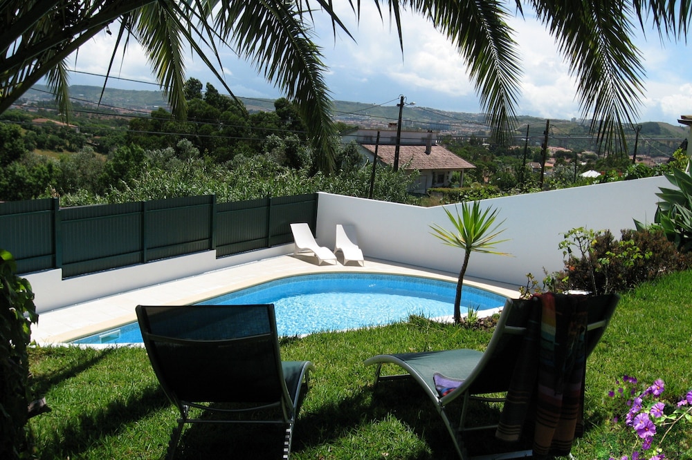 Sunny apartment with priv. Pool, Greater Lisbon. Familyfriendly.