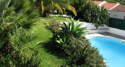 Appartement ensoleillé avec priv. Piscine, Grand Lisbonne. Pour toute la famille.