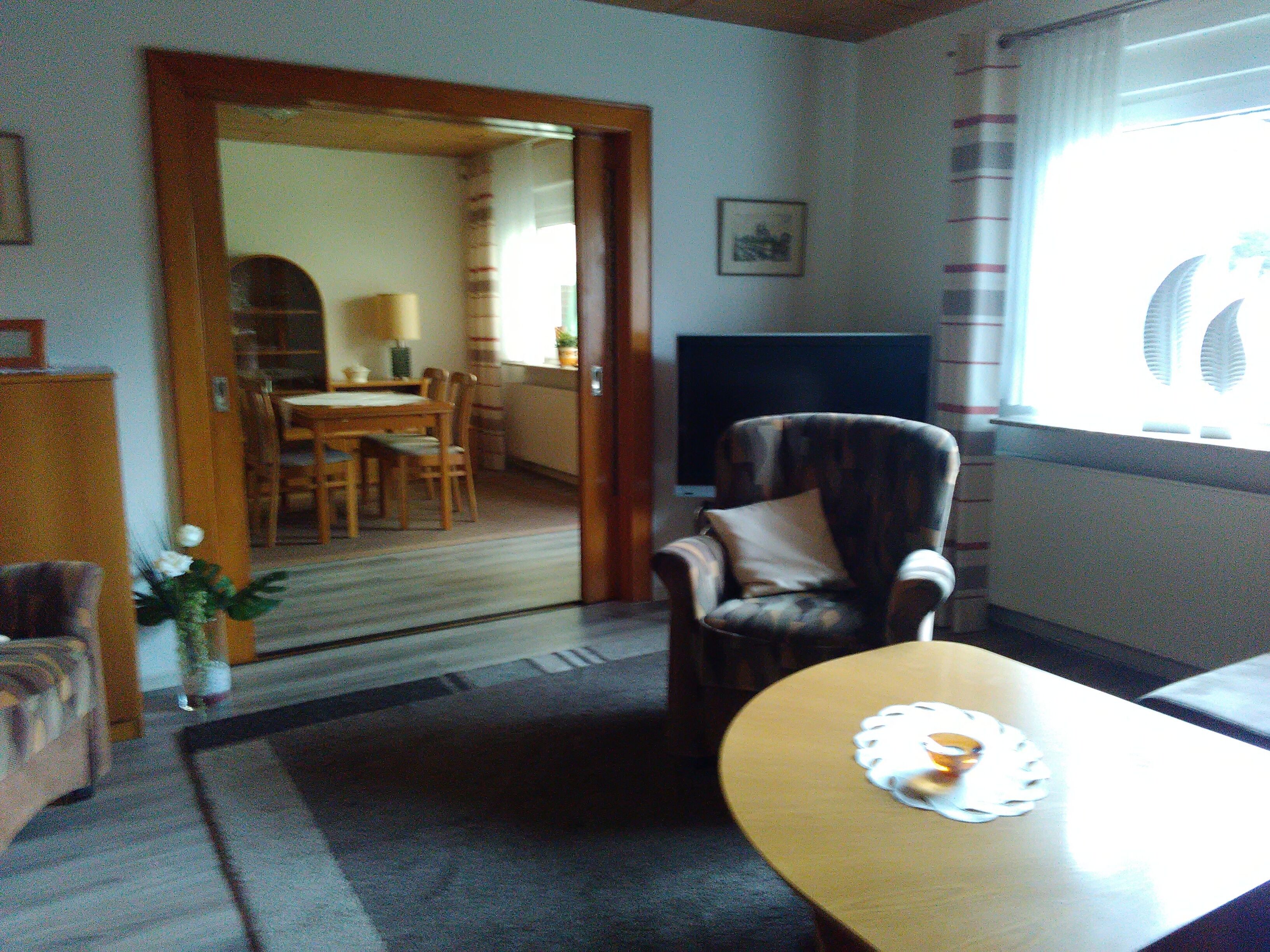 Fernseher, Bücher, Musikbibliothek