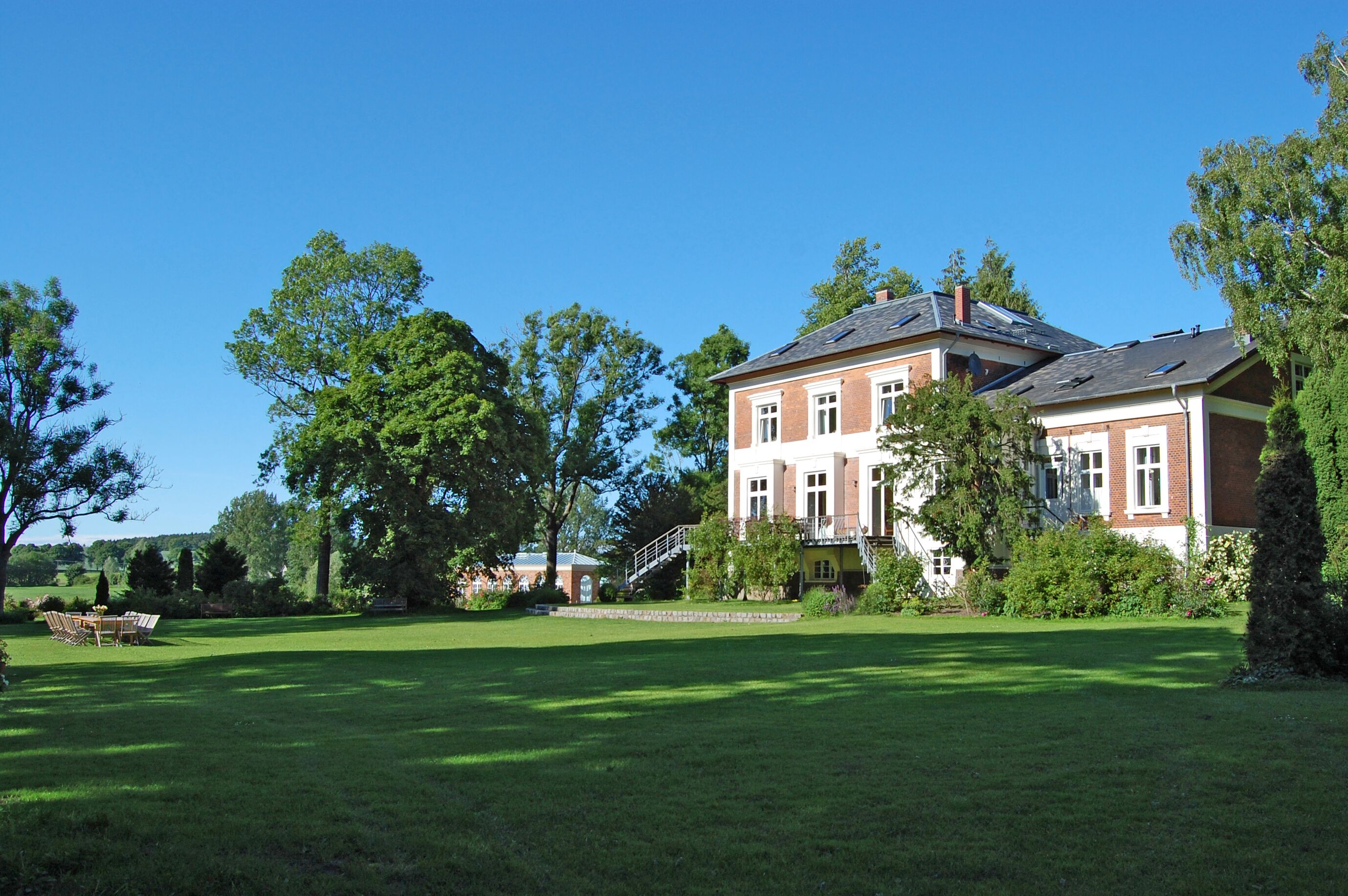 Vacation apartment in a historic manor amidst rustic nature