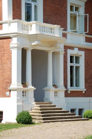 Exterior detail - Vacation apartment in a historic manor amidst rustic nature (Kröpelin)