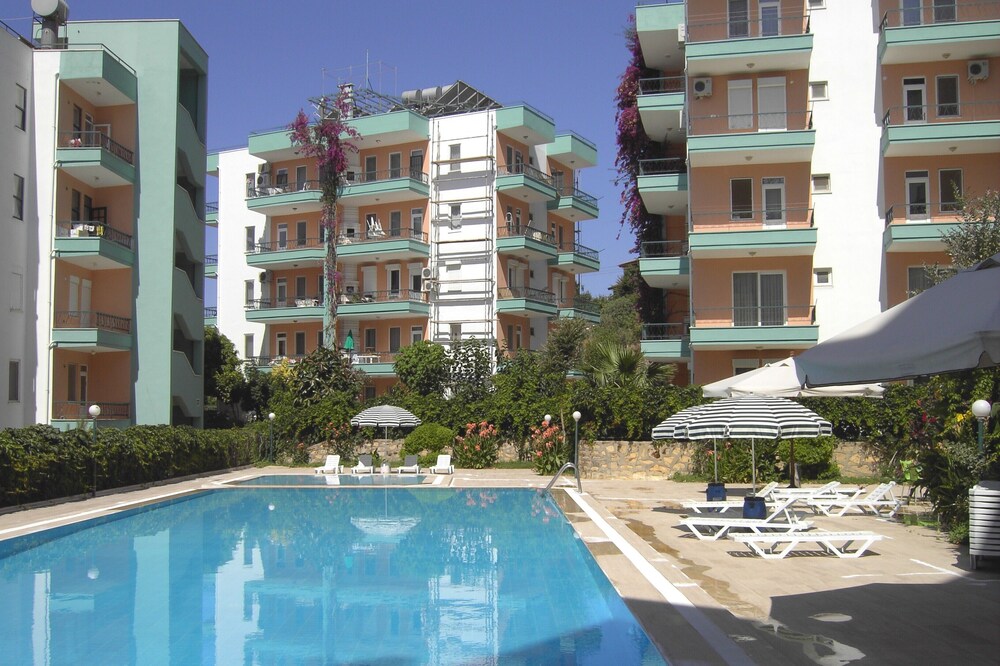 Beautiful apartment for up to 6 pers. In Avsallaer with large pool area