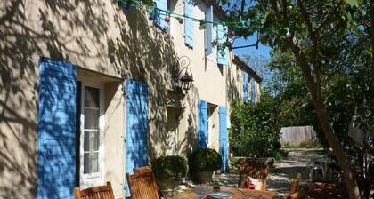 Charming character house in the hills above Aix---------------------