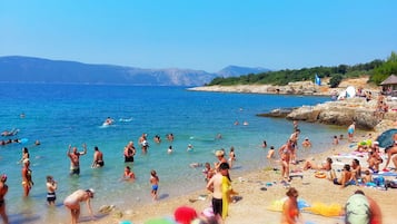 Una playa cerca