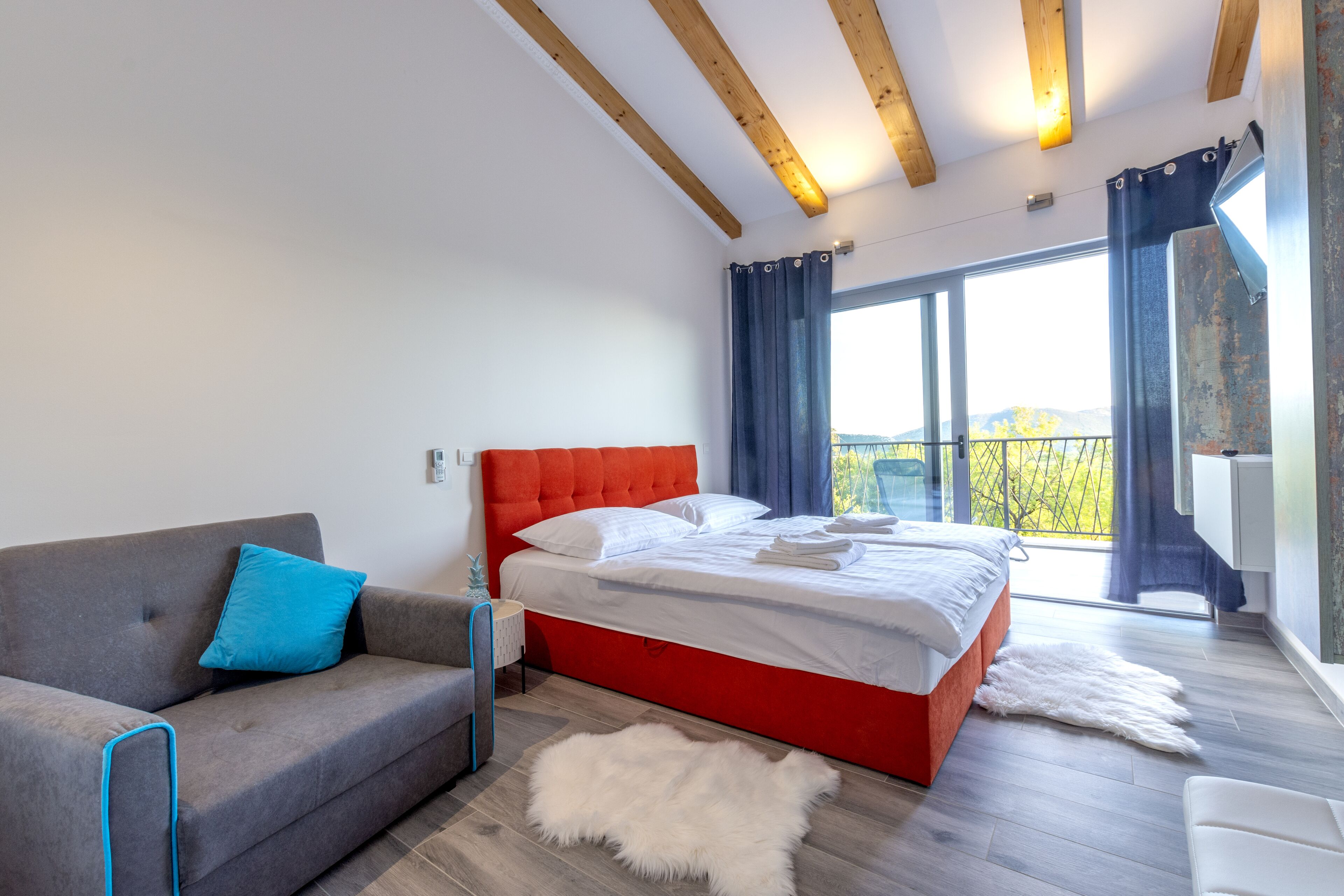 4 bedrooms, iron/ironing board, free WiFi, bed sheets