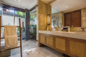 Bathtub, hair dryer, bidet, towels - Private Villa With Your Own Pool - Best Location In Seminyak (Petitenget Seminyak)