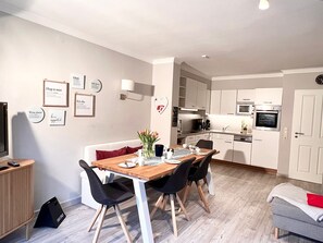 Dining - Four star accommodation in Friesenhörn, in a quiet location, right on the dike (Horumersiel)