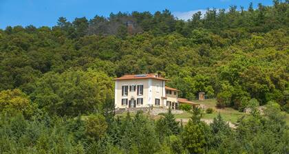 Appartement neuf pour 4 personnes au coeur de la Toscane "La Sughera"
