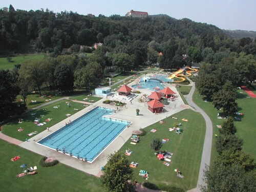 Vacation apartment Zweisamkeit with vine arbor and panoramic garden