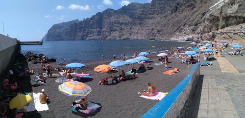 Apartment with sun terrace and panoramic sea view, 5 min. from harbor + beach