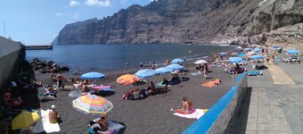 Apartment with sun terrace and panoramic sea view, 5 min. from harbor + beach