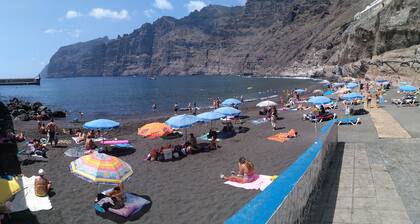 Apartment with sun terrace and panoramic sea view, 5 min. from harbor + beach