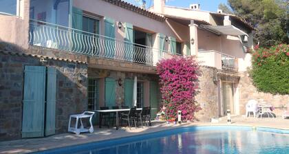 Ferienhaus, 2 Wohnungen+Studio ideal für 2 Familien, grosses Schwimmbad