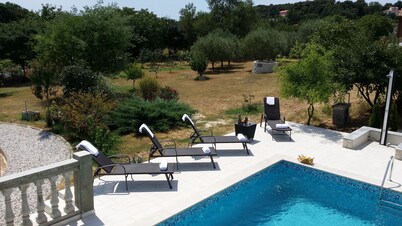 Beautiful villa / app **** with swimming pool, 900 m from the sea, WiFi, barbecue