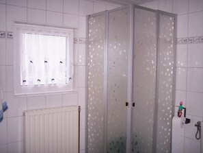 Badekar, hårføner, håndklær og såpe