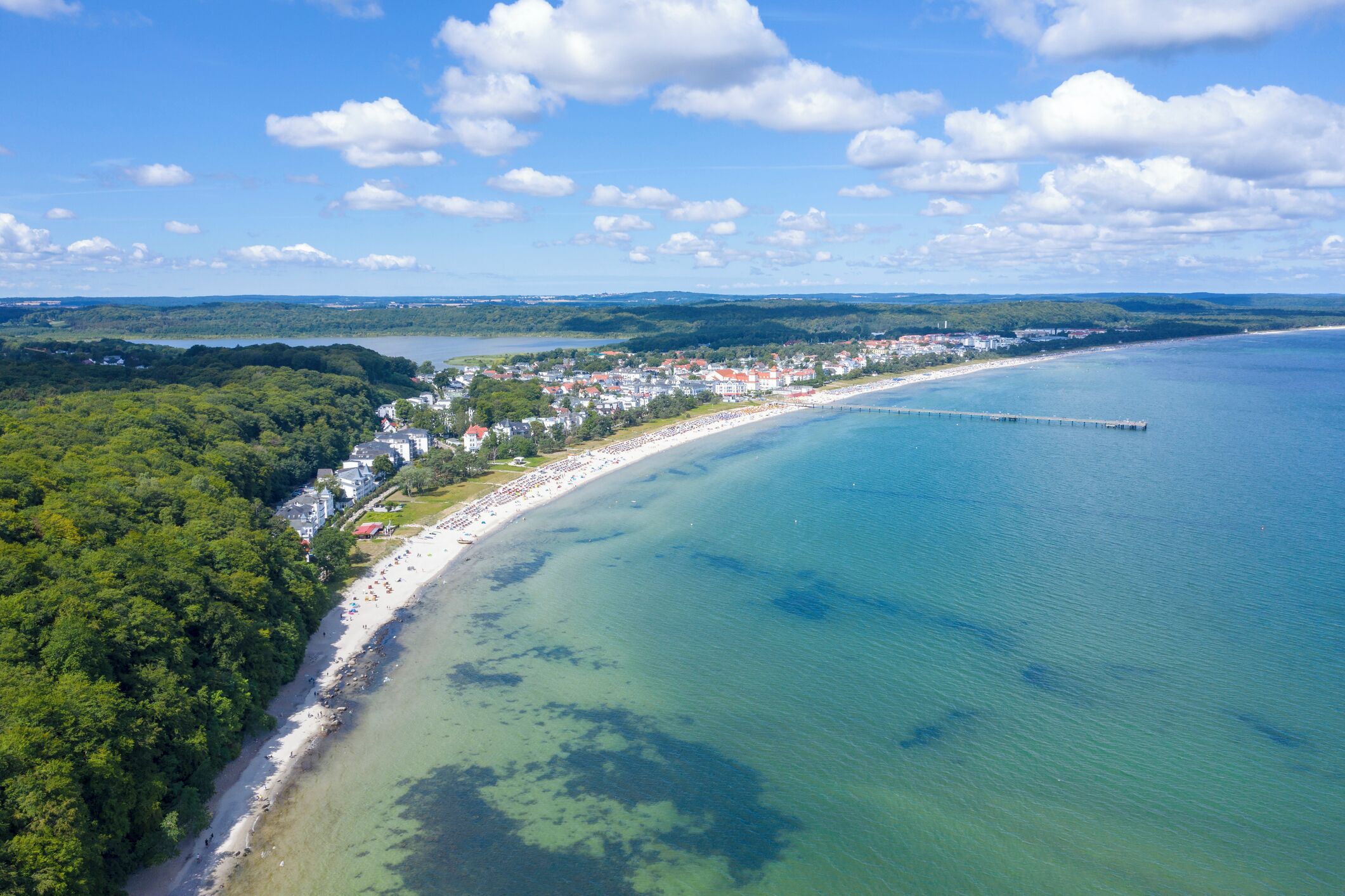 Beach nearby, sun-loungers, beach towels