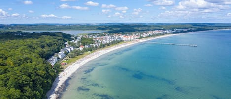 Beach nearby, sun-loungers, beach towels