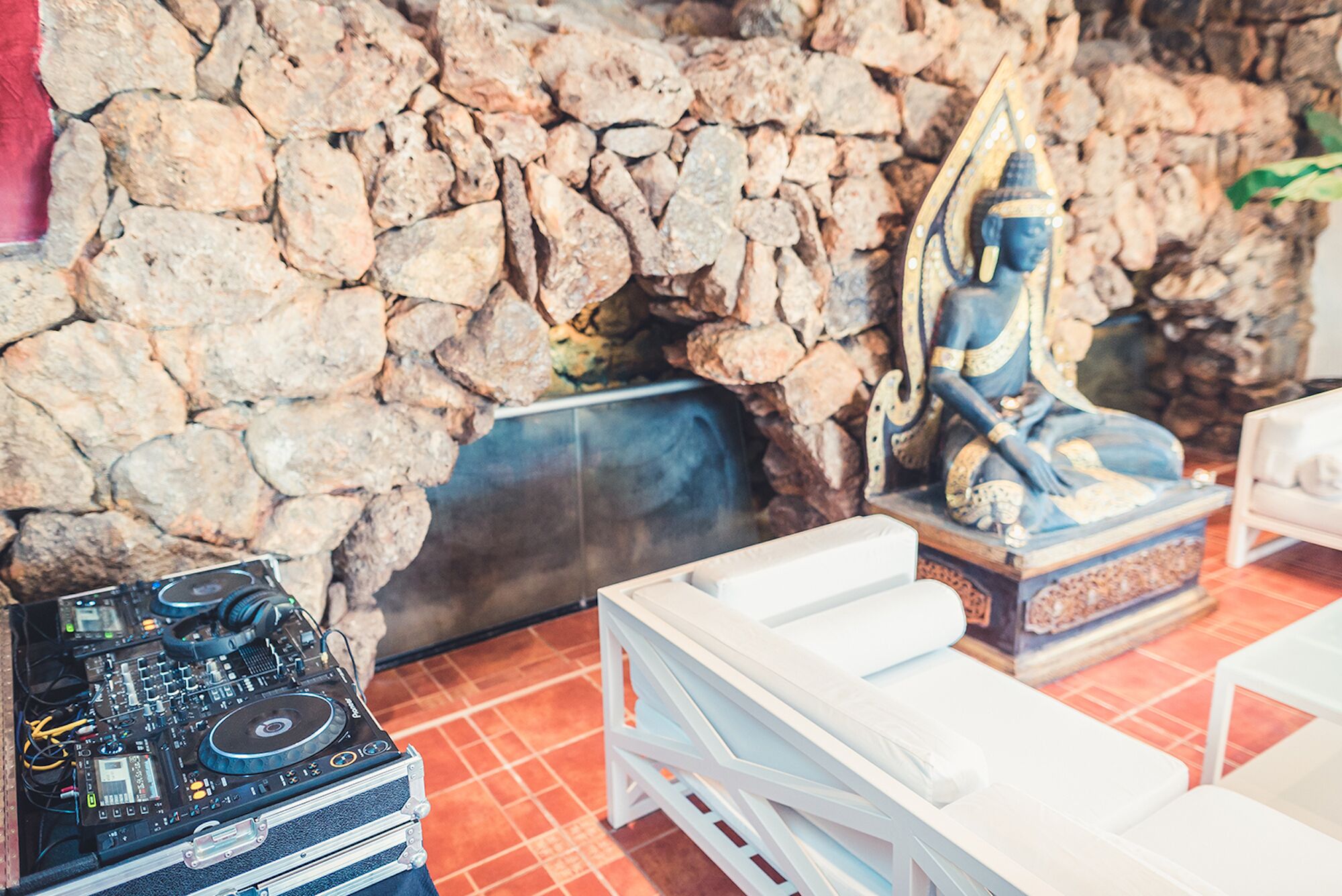 VILLA BUDDHA // 14-22 pers. // top location at Km4 // close to Bossa & Ibiza town